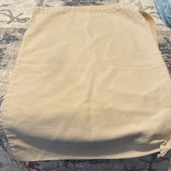 Vintage Disney Pirates of the Caribbean draw-string shoulder bag. - Picture 5 of 7